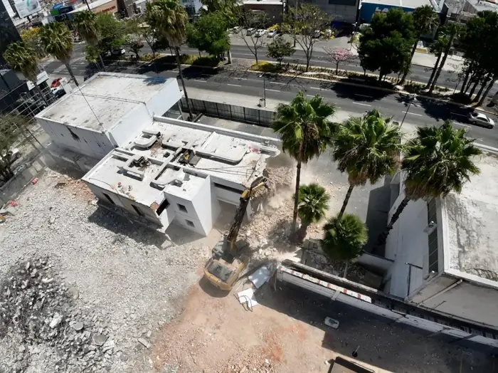 Demolición en zona urbana de Guadalajara