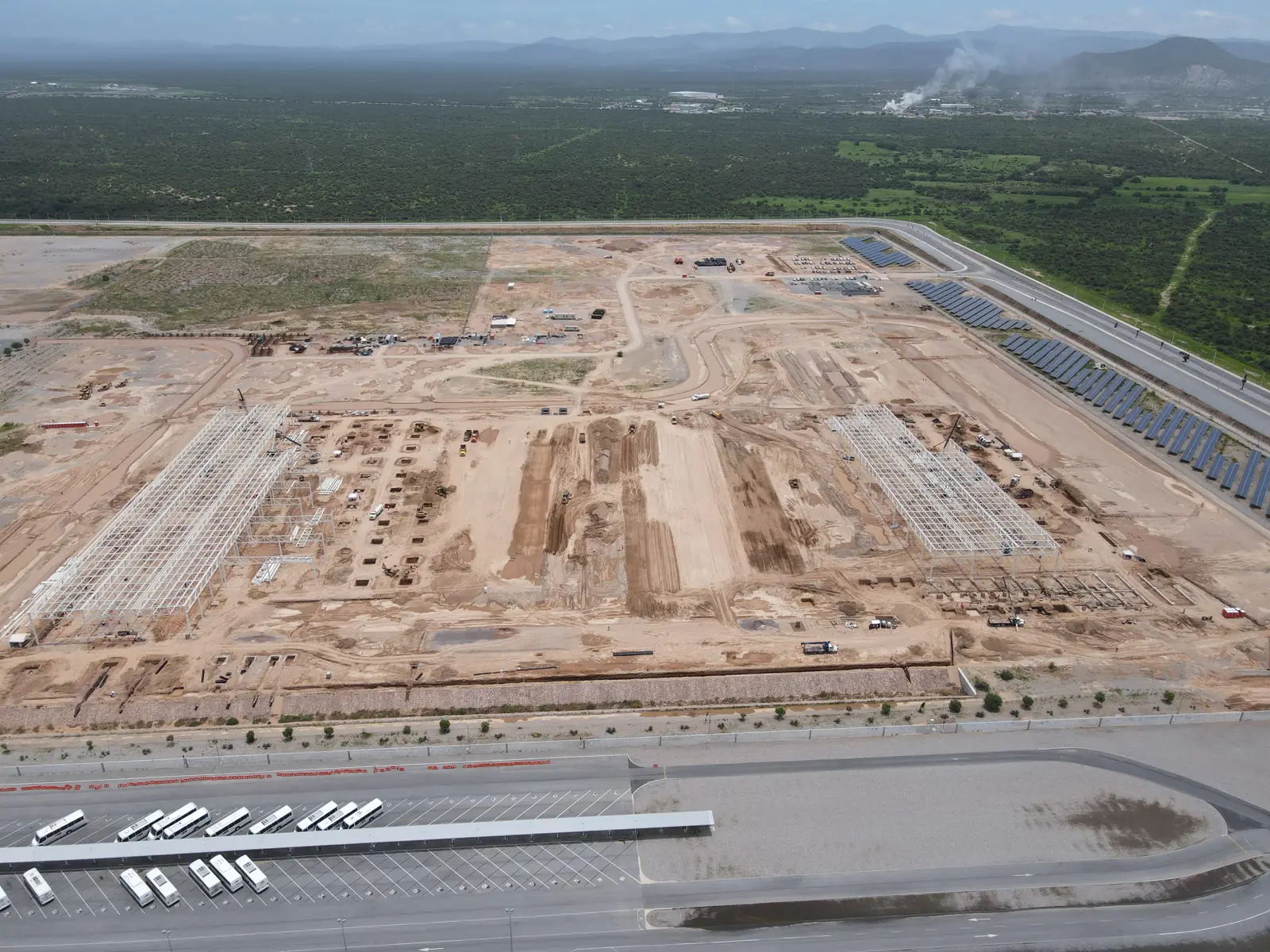 Vista aérea de la plataforma de terracerías del edificio BMW en San Luis Potosí